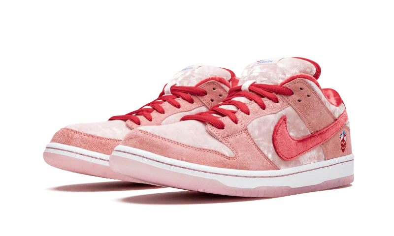 Nike SB Dunk Low Strange Love