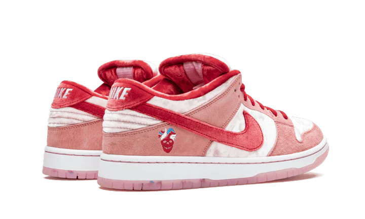 Nike SB Dunk Low Strange Love